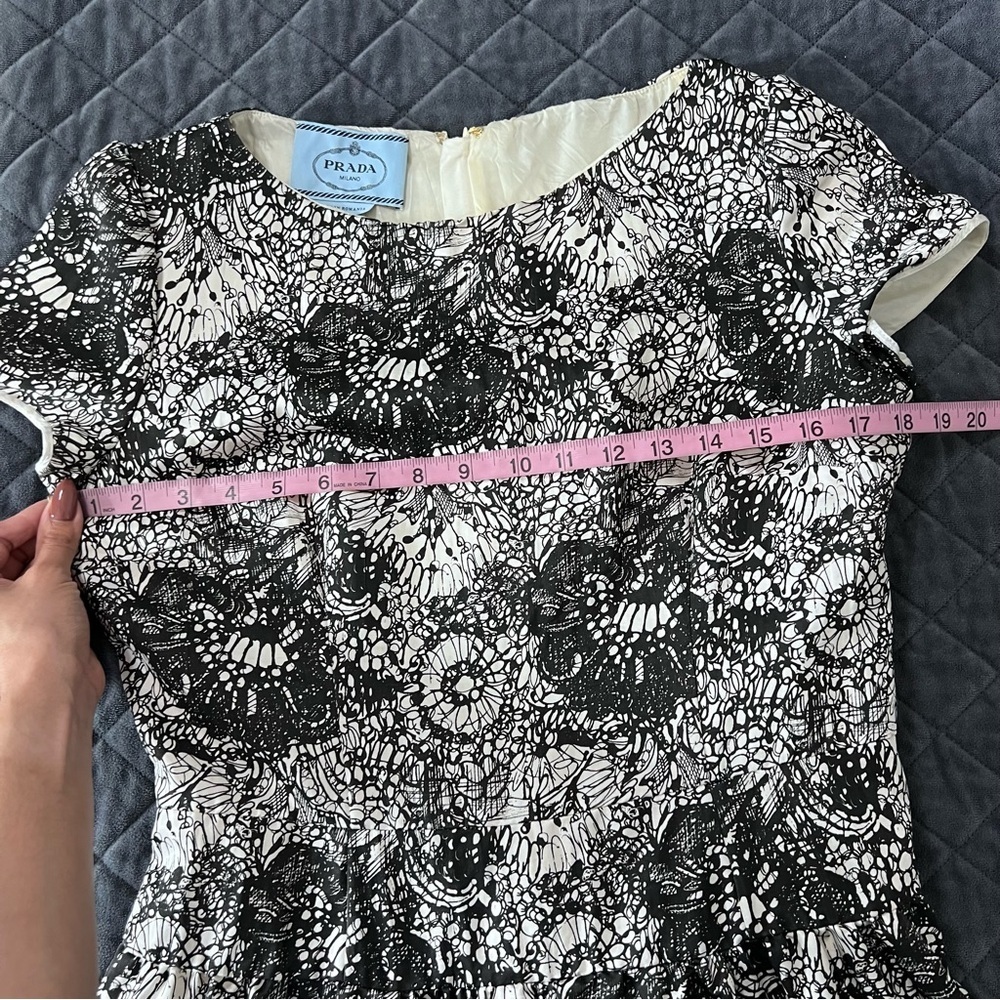 Prada Dress Women’s 10 46 Fit & Flared Satin Lace Printed Black White Short B23 - Picture 6 of 8